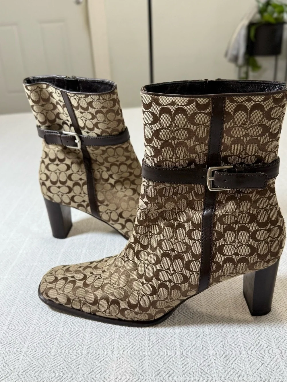 Vintage Coach Signature Bibi Canvas Ankle Bootie Beige Brown Buckle Zip 8.5
